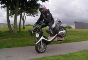 stoppie-scooter